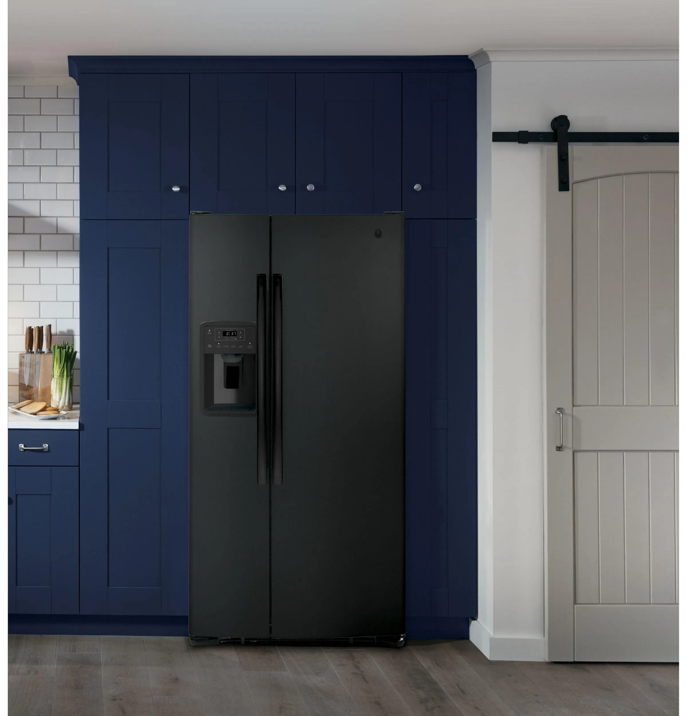 GSS23GGPBB GE® 23.0 Cu. Ft. Side-By-Side Refrigerator