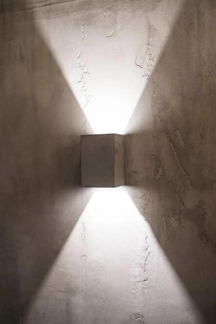 Orto Mini Concrete Wall Lamp