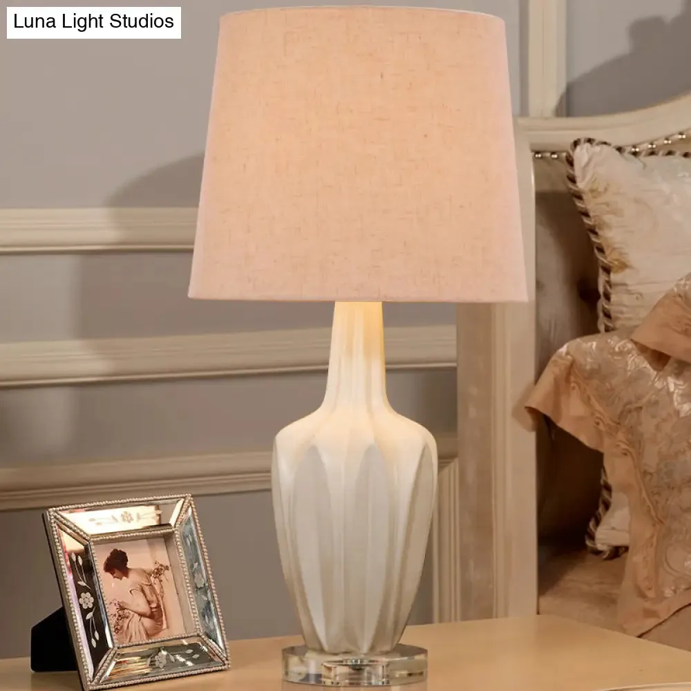 Simple White Ceramic 1-Head Vase Table Lamp with Fabric Lampshade